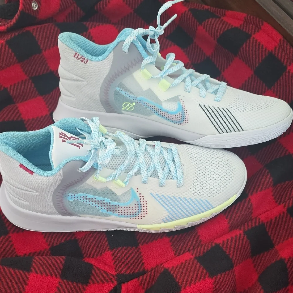 Nike Kyrie White and Blue Athletic Shoes - Picture 4 of 4